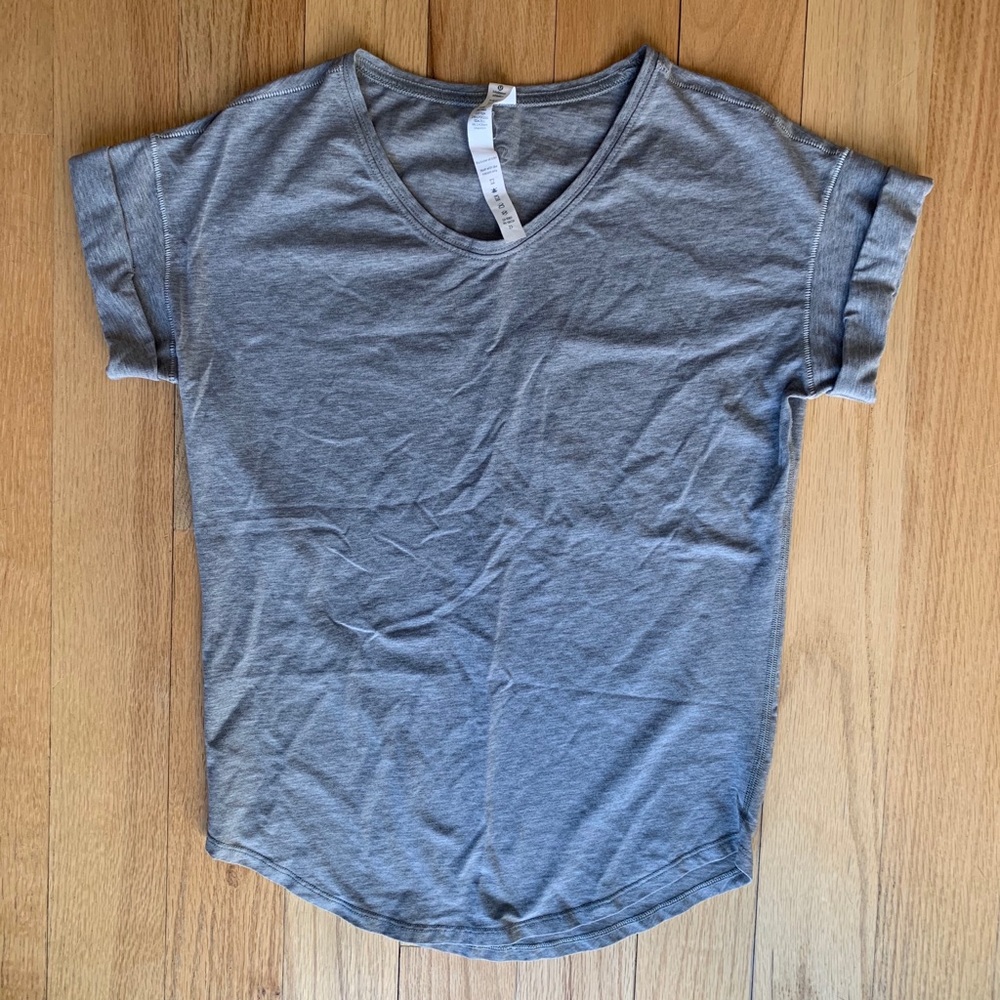 Lululemon grey tee